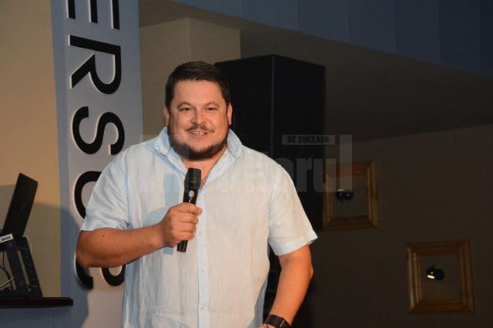 Vedetele din serialul de comedie românesc “Las Fierbinți” au oferit sucevenilor o seară plină de umor, cu hohote de râs