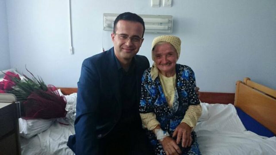 Mihai Gâdea și „bunica” sa. Foto: Facebook