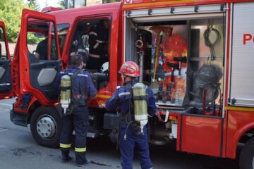 La fața locului au intervenit trei autospeciale cu apă de la Detașamentul de Pompieri Suceava, și câte o autospecială de la serviciile voluntare Salcea și Dumbrăveni