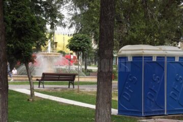 Toalete racordate la apă și canalizare, în parcurile Sucevei