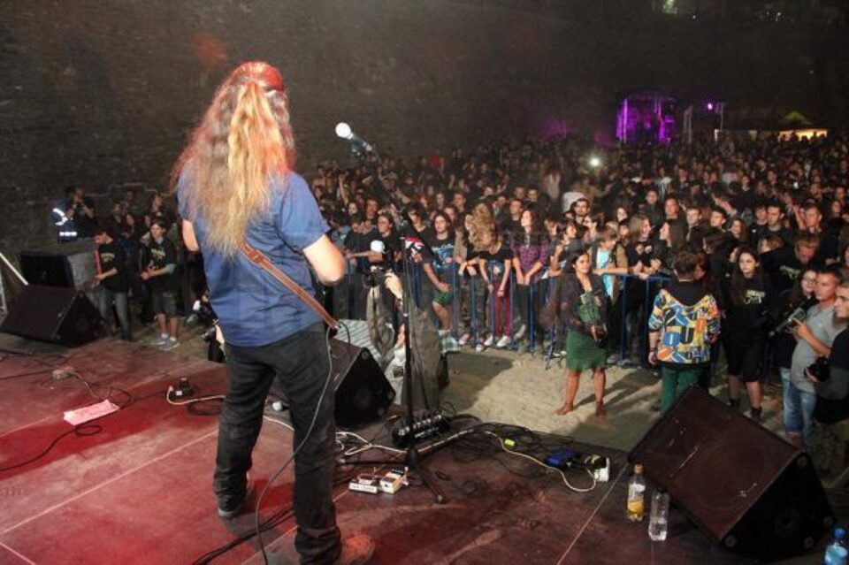 Elevii și studenții vor plăti doar doi lei pentru a intra la Festivalul „Bucovina Rock Castle”
