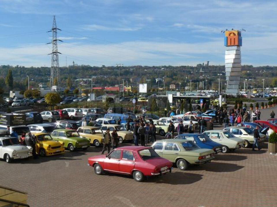 „Fabricat în România”, expoziție de mașini, motociclete și biciclete, pe platoul Iulius Mall