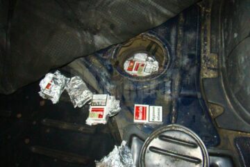 Țigări de contrabandă ascunse în rezervorul mașinii