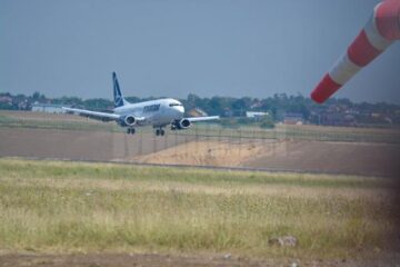 Avionul Tarom de pe ruta Roma-Iași a folosit ieri noua pistă a aeroportului
