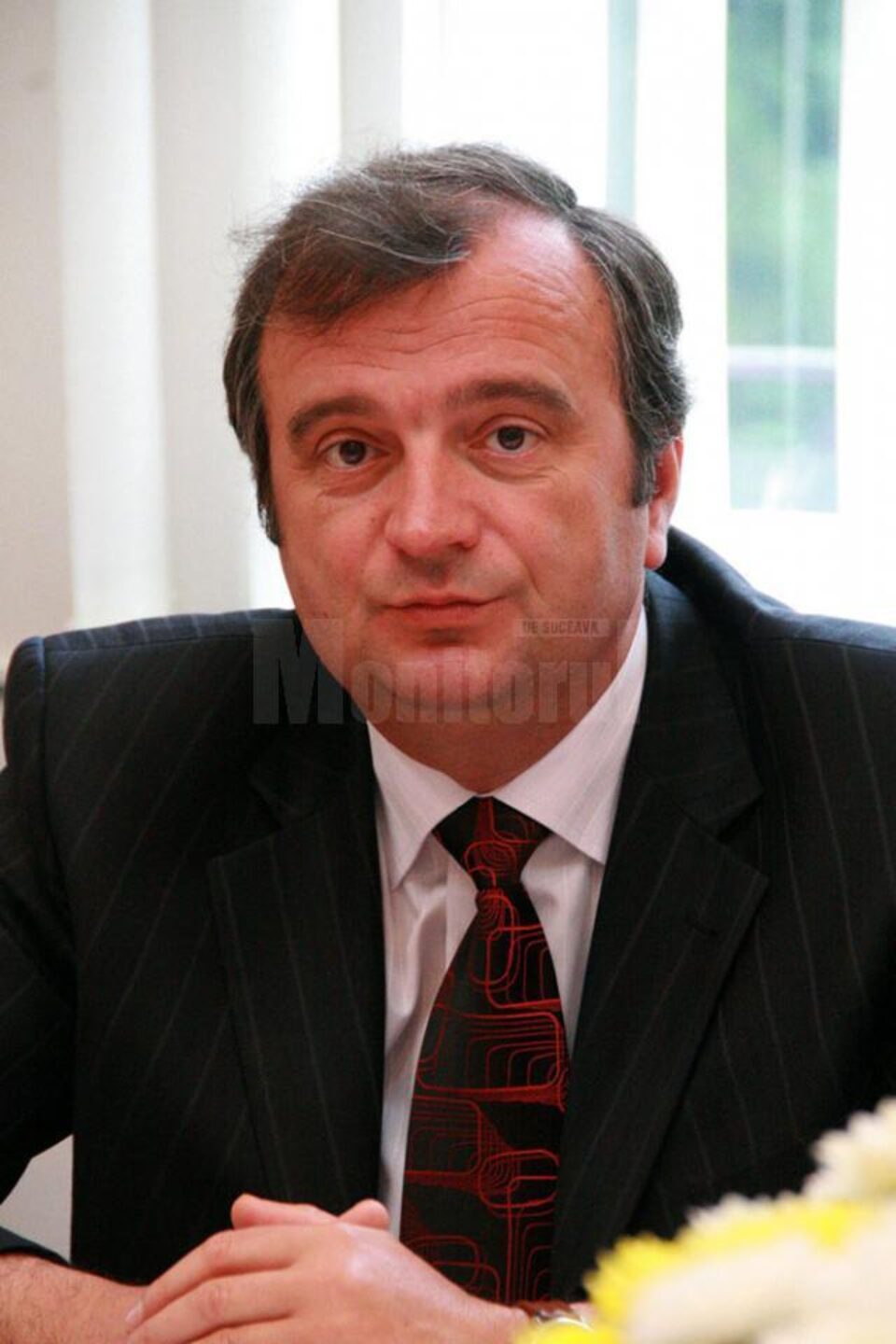 Tiberiu Maerean acuză că lucrările la amenajarea unei zone pietonale pe strada Piața Unirii din Rădăuți se realizează deși autorizația de construcție este expirată din luna aprilie 2014
