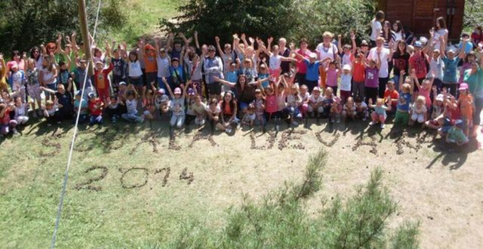 Cursanții au avut parte de întreceri sportive, ateliere de creație, de gătit, de grafică, dans, limba engleză, lectură, jocuri cercetășești, excursii