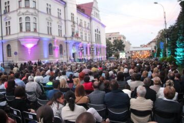 Câteva mii de suceveni au venit pe esplanada Palatului Administrativ pentru a asista la un concert de excepție