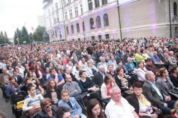 Câteva mii de suceveni au venit pe esplanada Palatului Administrativ pentru a asista la un concert de excepție