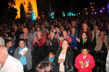 Câteva mii de suceveni au venit pe esplanada Palatului Administrativ pentru a asista la un concert de excepție