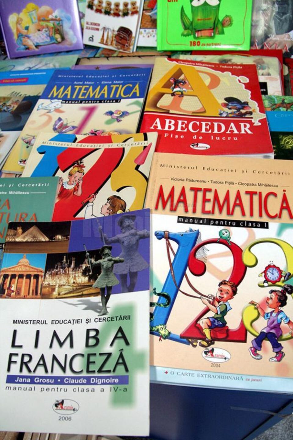 Ministrul Educației, Remus Pricopie, vrea ca elevii din ciclul primar să primească manuale noi în fiecare an Ministrul Educației, Remus Pricopie, vrea ca elevii din ciclul primar să primească manuale noi în fiecare an