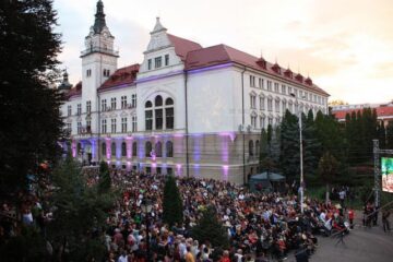 Câteva mii de suceveni au venit pe esplanada Palatului Administrativ pentru a asista la un concert de excepție