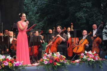 Câteva mii de suceveni au venit pe esplanada Palatului Administrativ pentru a asista la un concert de excepție
