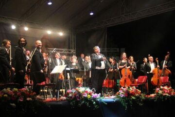 Câteva mii de suceveni au venit pe esplanada Palatului Administrativ pentru a asista la un concert de excepție