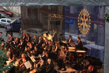 Câteva mii de suceveni au venit pe esplanada Palatului Administrativ pentru a asista la un concert de excepție