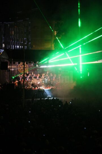 Câteva mii de suceveni au venit pe esplanada Palatului Administrativ pentru a asista la un concert de excepție
