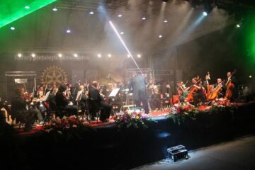Câteva mii de suceveni au venit pe esplanada Palatului Administrativ pentru a asista la un concert de excepție