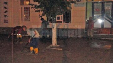 Într-un dispreț total față de ceea ce înseamnă legislație, constructorii și reprezentanții Primăriei Rădăuți au decis să continue munca