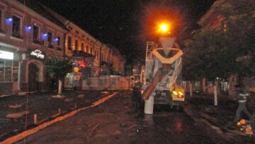 Într-un dispreț total față de ceea ce înseamnă legislație, constructorii și reprezentanții Primăriei Rădăuți au decis să continue munca