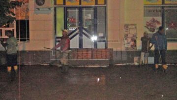 Într-un dispreț total față de ceea ce înseamnă legislație, constructorii și reprezentanții Primăriei Rădăuți au decis să continue munca