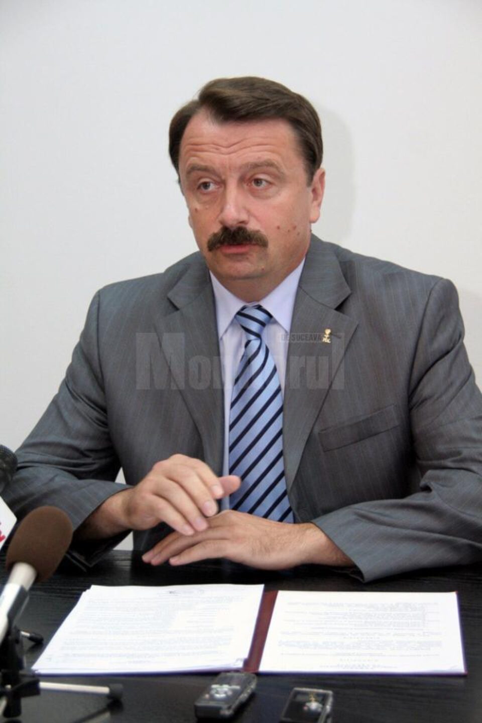 Vasile Ilie: „În primul rând, prețul gigacaloriei furnizate populației nu va crește și se va cunoaște și o îmbunătățire clară a serviciilor prestate” Vasile Ilie: „În primul rând, prețul gigacaloriei furnizate populației nu va crește și se va cunoaște și o îmbunătățire clară a serviciilor prestate”