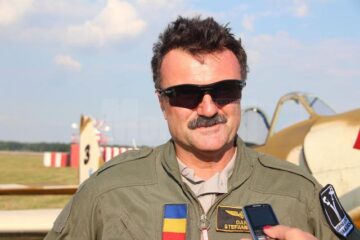 Dan Ștefănescu, unul din cei trei piloți din grupul Iacării Acrobați