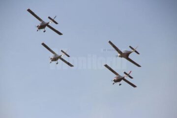 La „Suceava Airshow” au evoluat peste 20 de avioane performante, parașutiști și aproximativ 30 de piloți din țară