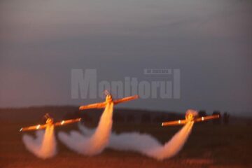 Duminică mitingul aviatic a luat-o de la capăt, cu evoluții spectaculoase ale piloților invitați