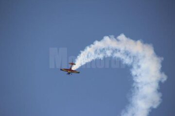 Duminică mitingul aviatic a luat-o de la capăt, cu evoluții spectaculoase ale piloților invitați