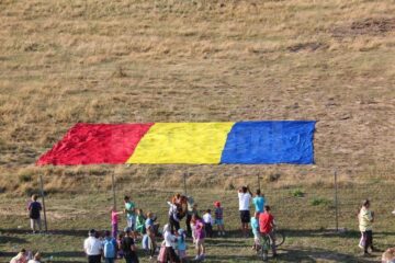 Showul aviatic incendiar, care s-a desfășurat sâmbătă și duminică la Centrul Economic Bucovina a adunat câteva mii de suceveni