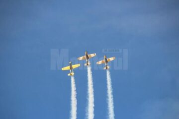 La „Suceava Airshow” au evoluat peste 20 de avioane performante, parașutiști și aproximativ 30 de piloți din țară