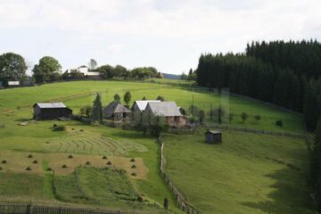 Dubiușca este un cătun de munte, unde trăiesc aproximativ 30 de familii, toți ucraineni la origine