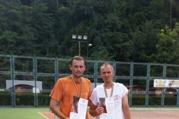 Suceveanul Florin Dumbravă (dreapta) a câștigat argintul la turneul Tenis Partener Cupa Perla Invest de la Piatra Neamț