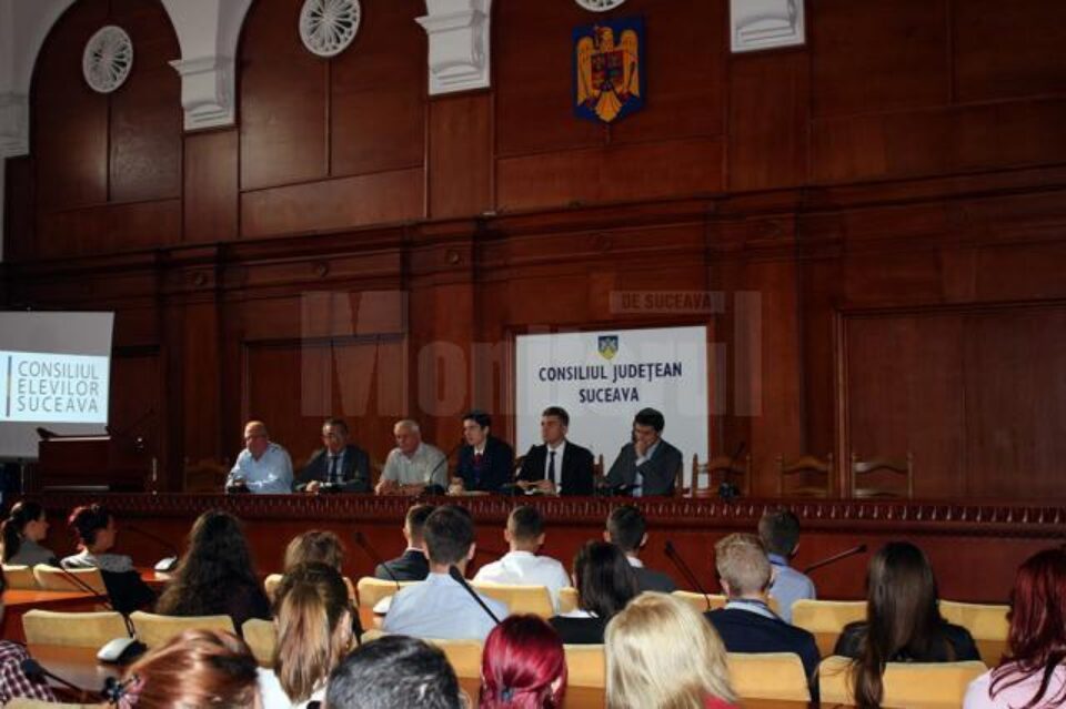 Prima conferință interregională a Consiliului Județean al Elevilor Suceava a debutat, ieri, la Palatul Administrativ din Suceava Prima conferință interregională a Consiliului Județean al Elevilor Suceava a debutat, ieri, la Palatul Administrativ din Suceava