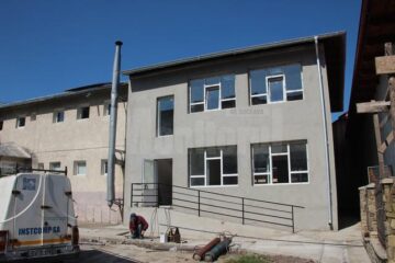 Corpul de clădire al grădiniței Dumbrava minunată a fost extins cu o suprafață generoasă ce va găzdui o sală de mese și o sală de festivități