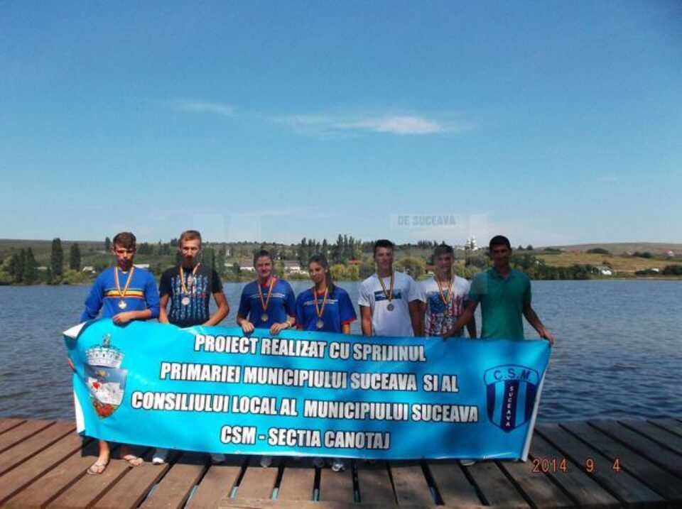 Antrenorul Ioan Despa (dreapta) alături de sportivii săi medaliați la naționalele de tineret și seniori Antrenorul Ioan Despa (dreapta) alături de sportivii săi medaliați la naționalele de tineret și seniori