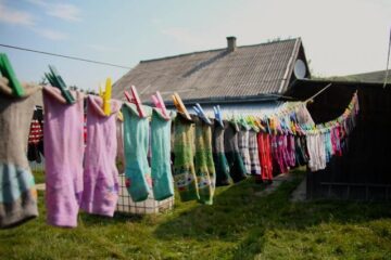 Casa discordiei dintre bunica și mama celor cinci copii