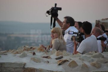 Elena Udrea l-a vizitat aseară pe starețul sucevean care a prezis că ea va deveni președintele României