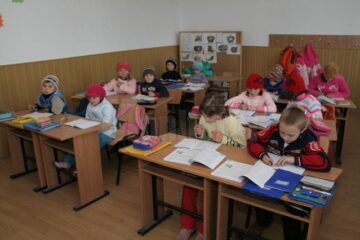 Aproape 120.000 de preșcolari și elevi, așteptați pe băncile scolii