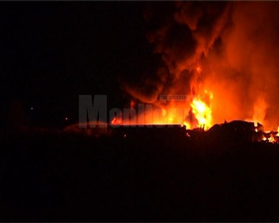 Incendiu apocaliptic la un depozit de anvelope din Rădăuți