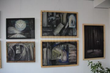 „În lumină”, o expoziție ce are legătură strânsă cu tematica sacrului
