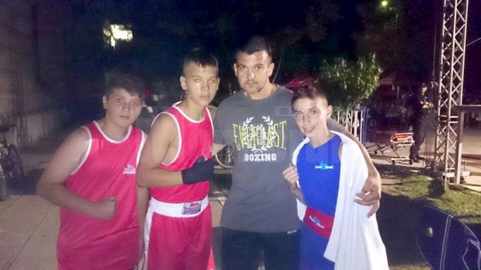 Antrenorul Andu Vornicu și cei trei sportivi suceveni