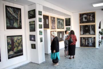 „În lumină”, o expoziție ce are legătură strânsă cu tematica sacrului