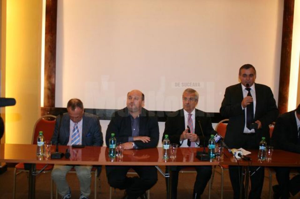 O parte dintre primarii și consilierii locali și județeni PNL din județele Suceava și Botoșani s-au întâlnit aseară, la Gura Humorului, cu Călin Popescu Tăriceanu O parte dintre primarii și consilierii locali și județeni PNL din județele Suceava și Botoșani s-au întâlnit aseară, la Gura Humorului, cu Călin Popescu Tăriceanu