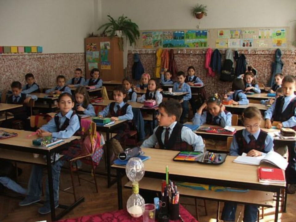Contractul educațional va fi valabil pe toată perioada de școlarizare în cadrul unității de învățământ