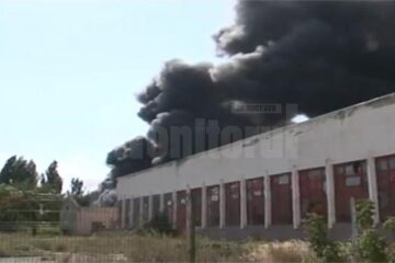 Un incendiu a izbucnit ieri, în plină zi, în zona industrială a Sucevei, în curtea fostei Întreprinderi de Reparații Auto (IRA) Suceava