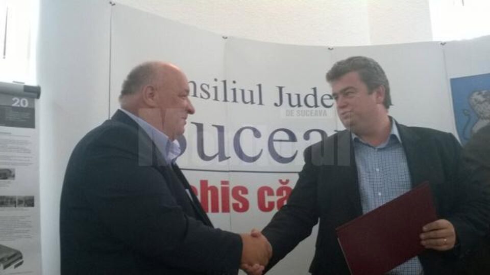 Președintele Consiliului Județean Suceava, Cătălin Nechifor, a semnat ieri două contracte pentru investiții noi la Aeroportul „Ștefan cel Mare” din Salcea