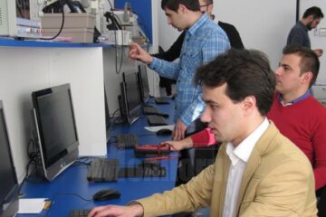 Laboratorul de comunicații mobile de la Facultatea de Inginerie Electrică