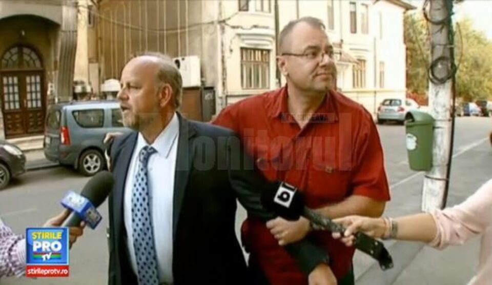 Aseară, după audierile de la Curtea de Apel București, Aurel Olărean, primarul municipiului Rădăuți, a fost arestat preventiv pentru o perioadă de 30 de zile