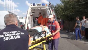 Două dintre victimele din Ford au avut nevoie de intervenția pompierilor de la Descarcerare pentru a fi scoase din mașină și transportate la Urgențele Spitalului Județean