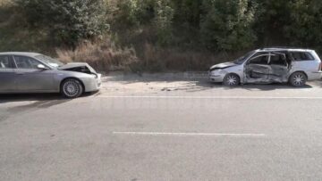 Șoferul de pe Ford nu s-a asigurat corespunzător la ieșirea din parcarea Dedeman și a intrat în coliziune cu un autoturism Alfa Romeo